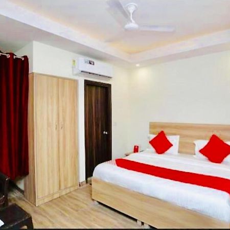 Hotel Golden Bliss At New Delhi Airport Exterior photo