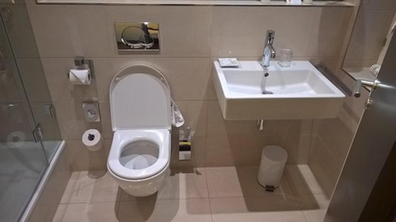 Hotel Golden Bliss At New Delhi Airport Exterior photo