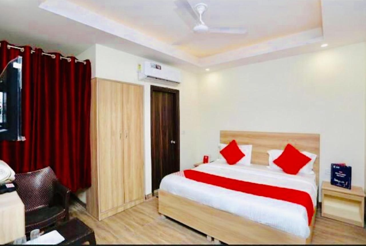 Hotel Golden Bliss At New Delhi Airport Exterior photo