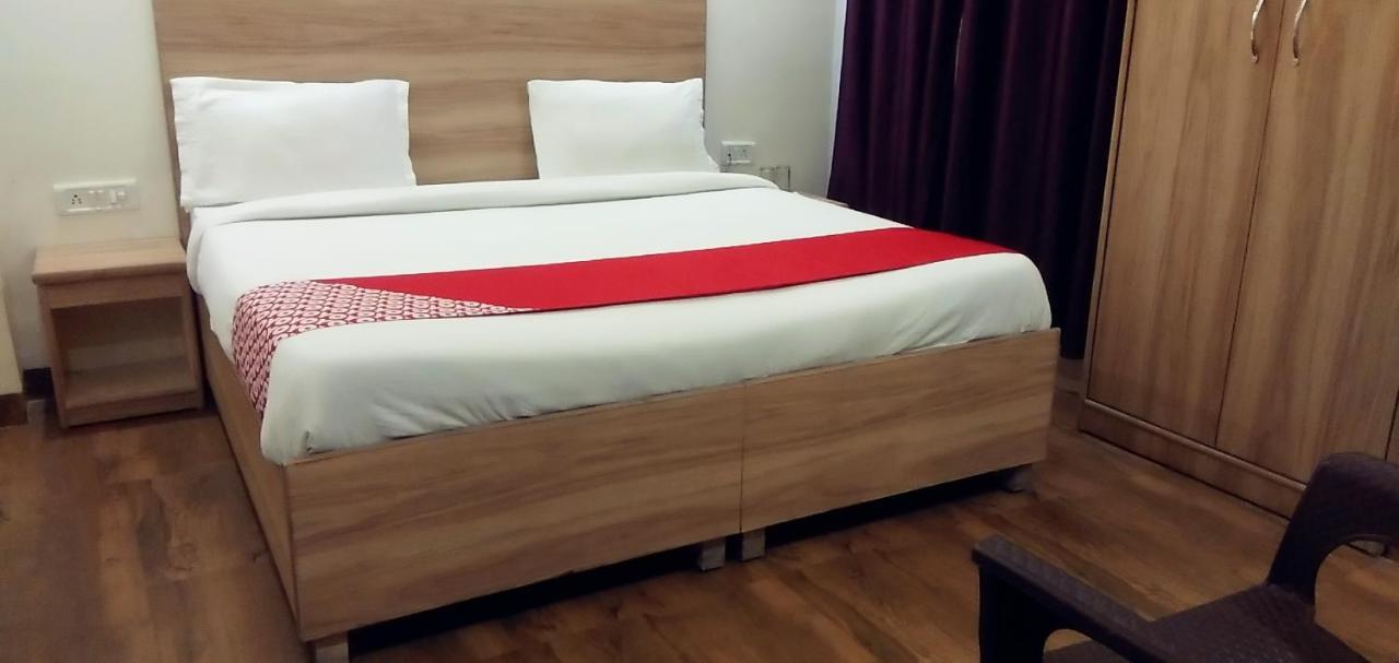 Hotel Golden Bliss At New Delhi Airport Exterior photo