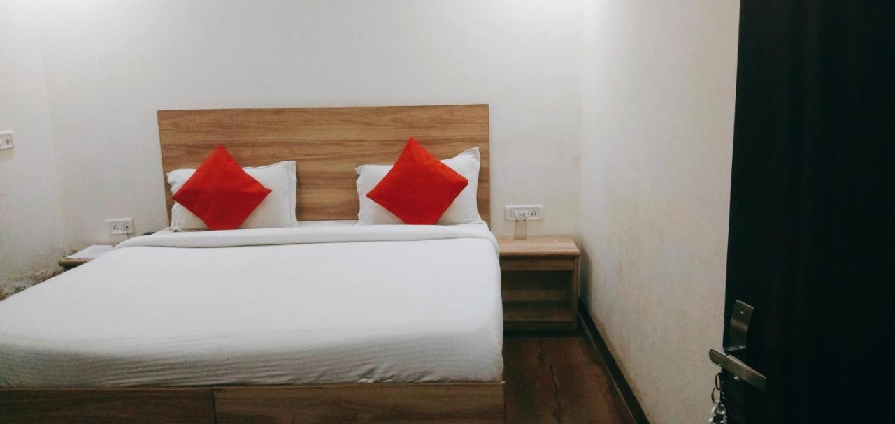 Hotel Golden Bliss At New Delhi Airport Exterior photo